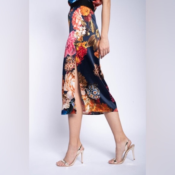 HARK + HAMMER SILK MIDI SKIRT + NAVY BOUQUET STRETCH SILK XS FLORAL - Picture 3 of 16